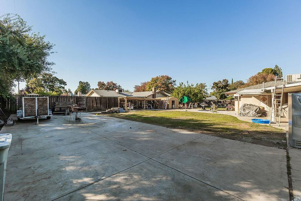 Image 38 of property listing at 257 N Dewitt Avenue, Fresno, CA 93727
