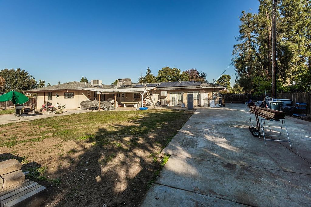 Image 40 of property listing at 257 N Dewitt Avenue, Fresno, CA 93727