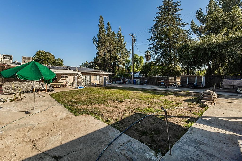 Image 41 of property listing at 257 N Dewitt Avenue, Fresno, CA 93727