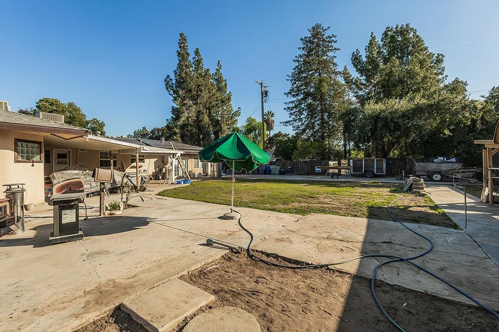 Image 42 of property listing at 257 N Dewitt Avenue, Fresno, CA 93727