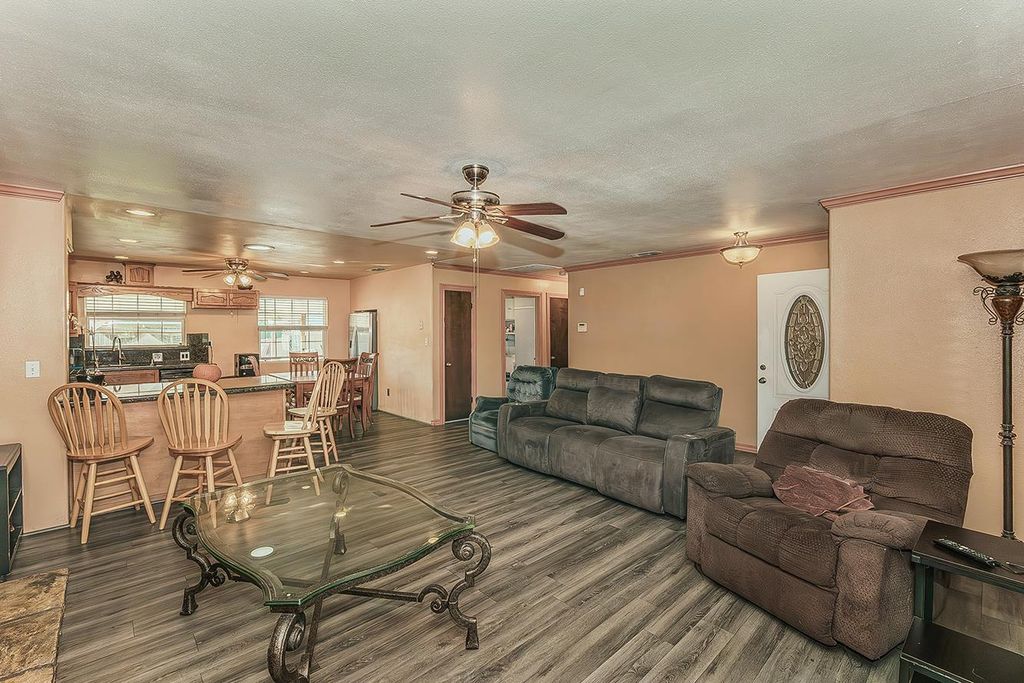 Image 6 of property listing at 257 N Dewitt Avenue, Fresno, CA 93727