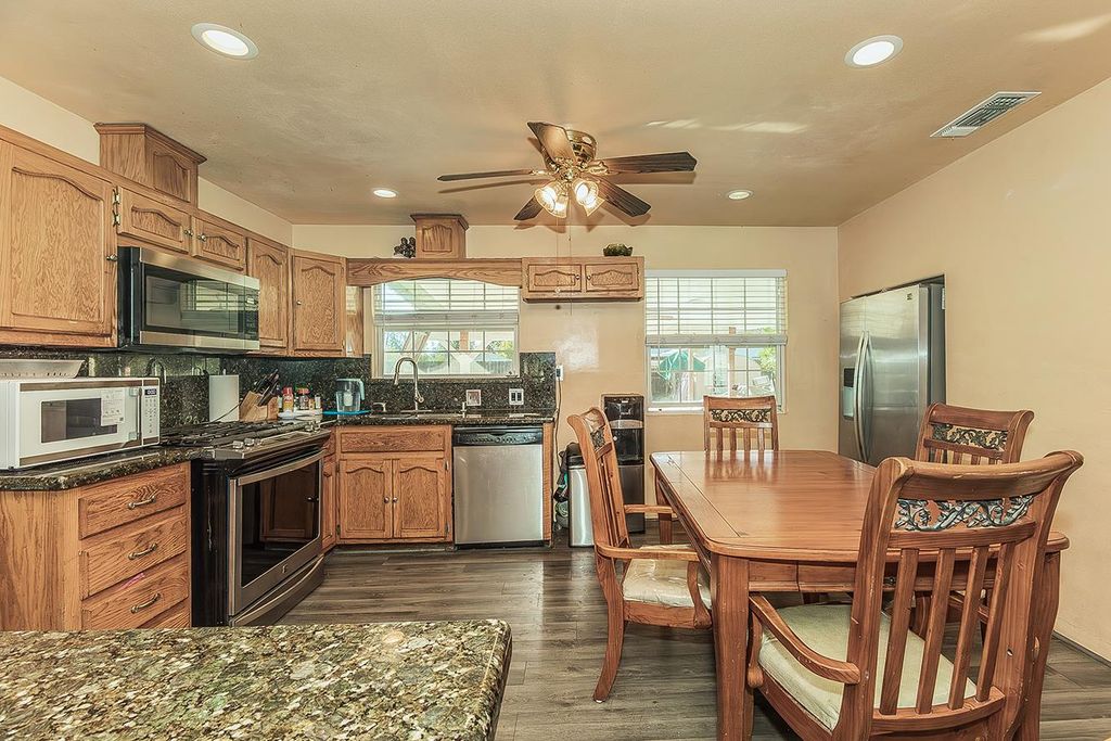 Image 9 of property listing at 257 N Dewitt Avenue, Fresno, CA 93727