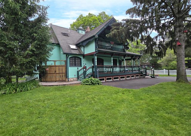 25 Oakdale Avenue, Selden, NY 11784