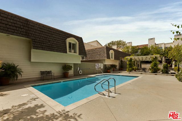 4730 Ben Avenue 11, Valley Village, CA 91607