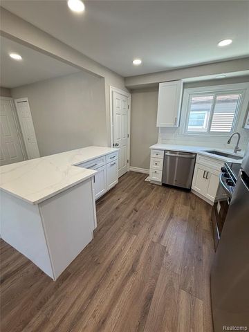 23541 Elmira Street, Saint Clair Shores, MI 48082