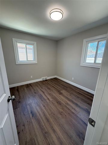 23541 Elmira Street, Saint Clair Shores, MI 48082