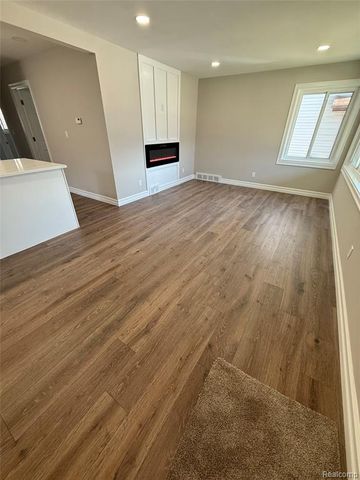 23541 Elmira Street, Saint Clair Shores, MI 48082