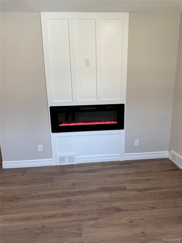 23541 Elmira Street, Saint Clair Shores, MI 48082