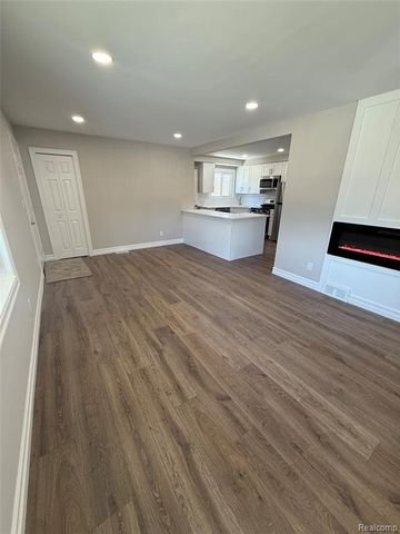 23541 Elmira Street, Saint Clair Shores, MI 48082