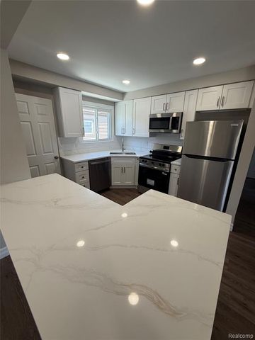 23541 Elmira Street, Saint Clair Shores, MI 48082