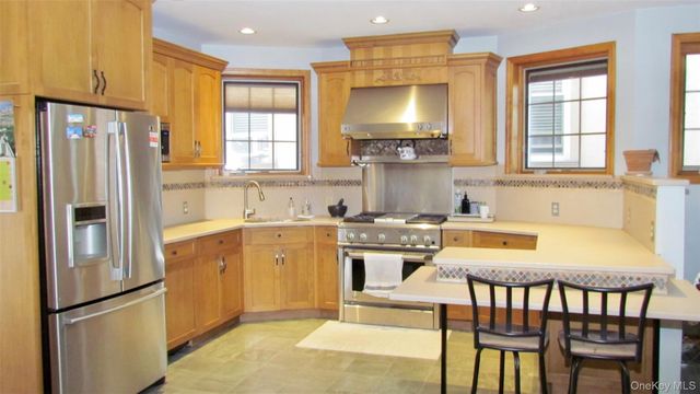 66-71 74th Street, Middle Village, NY 11379