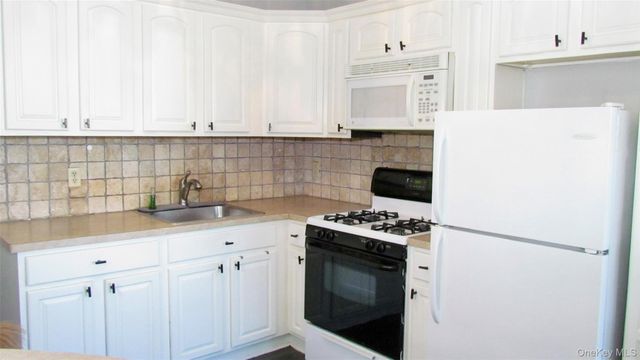 66-71 74th Street, Middle Village, NY 11379