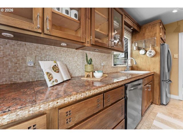 7407 N POLK Ave N, Portland, OR 97203