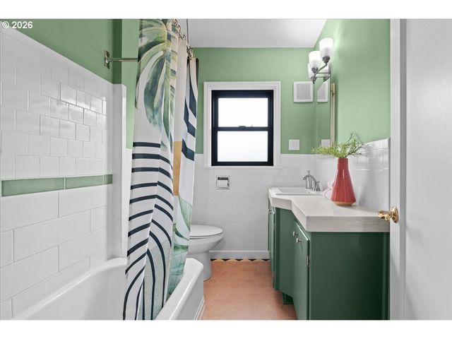 7407 N POLK Ave N, Portland, OR 97203