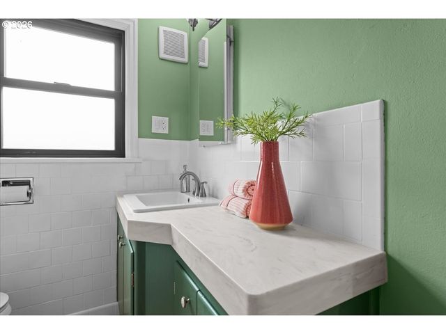 7407 N POLK Ave N, Portland, OR 97203