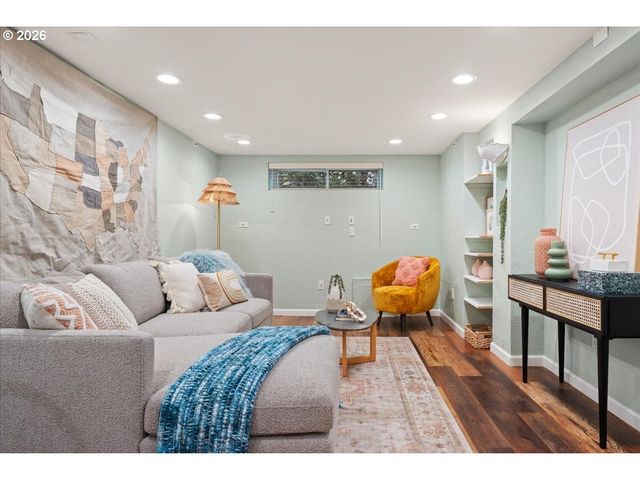 7407 N POLK Ave N, Portland, OR 97203