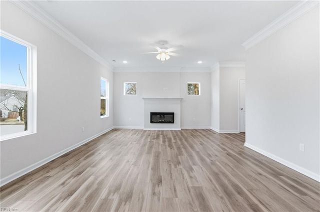 2 Tiffany LN, Hampton, VA 23664