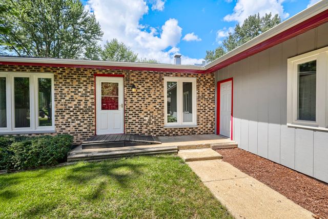 98 Brookside Drive, Elgin, IL 60123