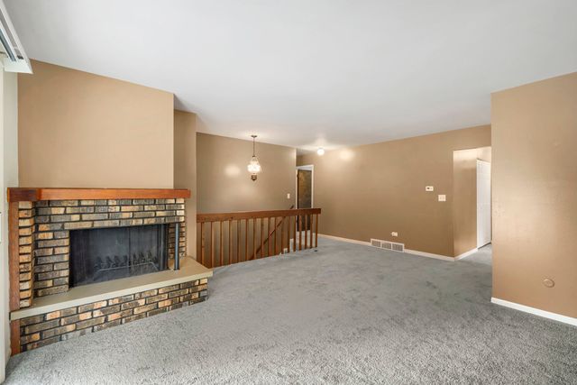 98 Brookside Drive, Elgin, IL 60123