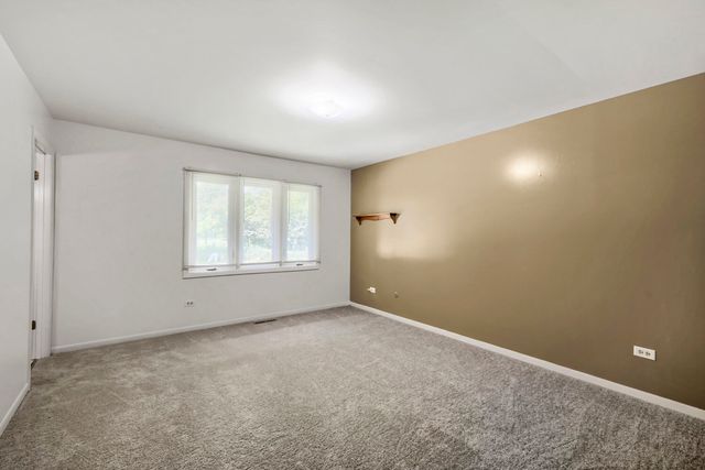 98 Brookside Drive, Elgin, IL 60123