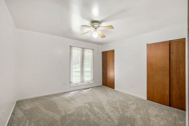 98 Brookside Drive, Elgin, IL 60123