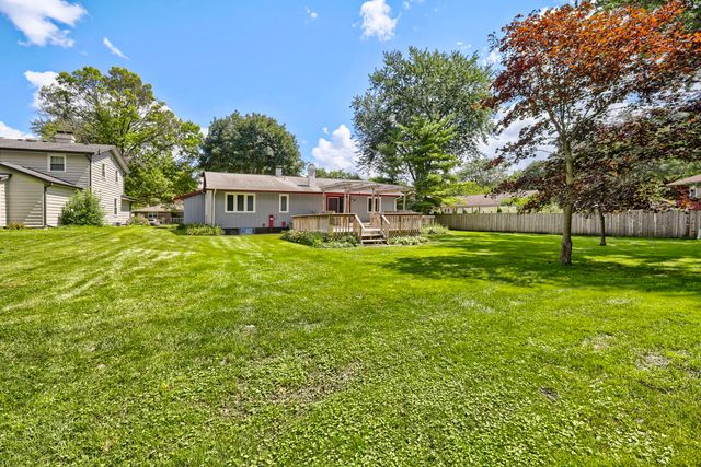 98 Brookside Drive, Elgin, IL 60123