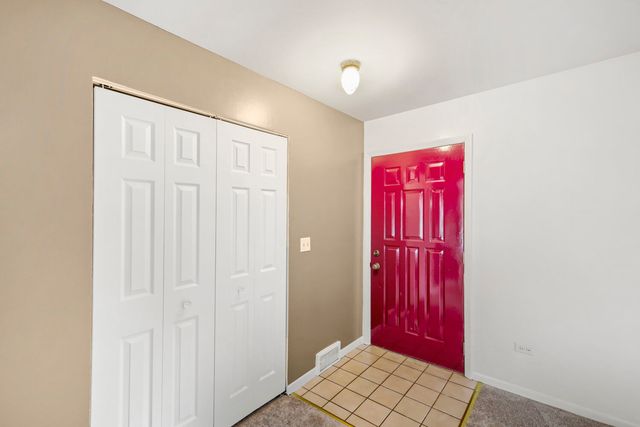 98 Brookside Drive, Elgin, IL 60123