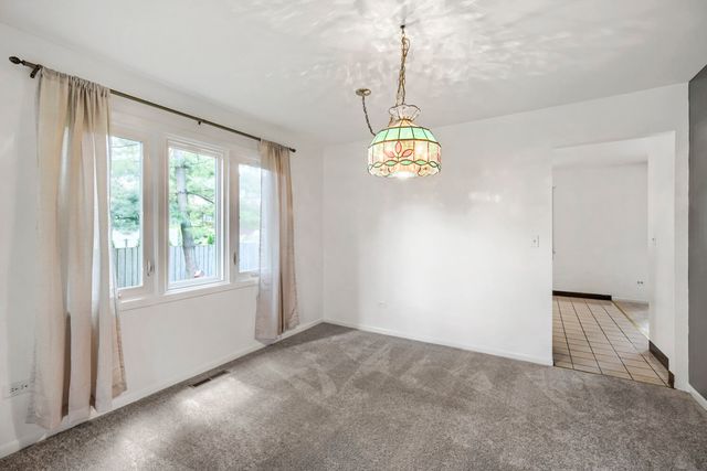 98 Brookside Drive, Elgin, IL 60123