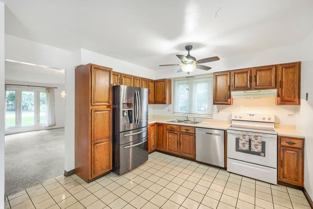 98 Brookside Drive, Elgin, IL 60123
