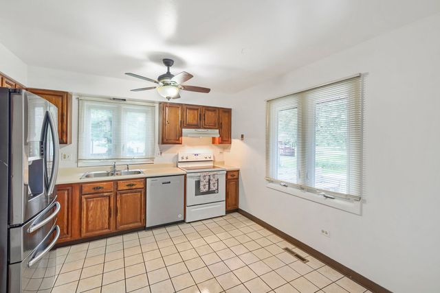 98 Brookside Drive, Elgin, IL 60123