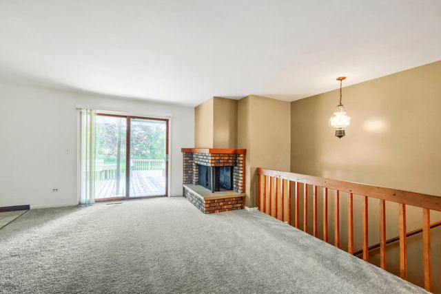 98 Brookside Drive, Elgin, IL 60123