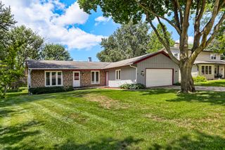 98 Brookside Drive, Elgin, IL 60123