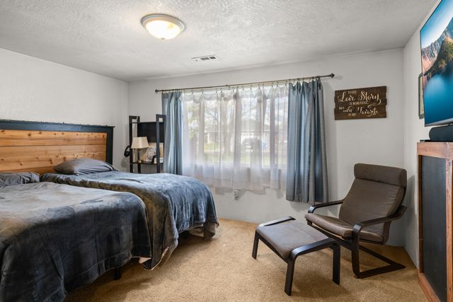 74 Eagle View Drive, Eagle Point, OR 97524