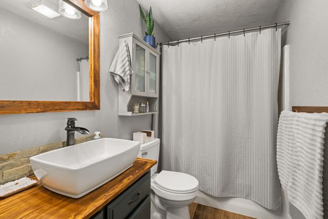 74 Eagle View Drive, Eagle Point, OR 97524