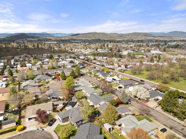 74 Eagle View Drive, Eagle Point, OR 97524