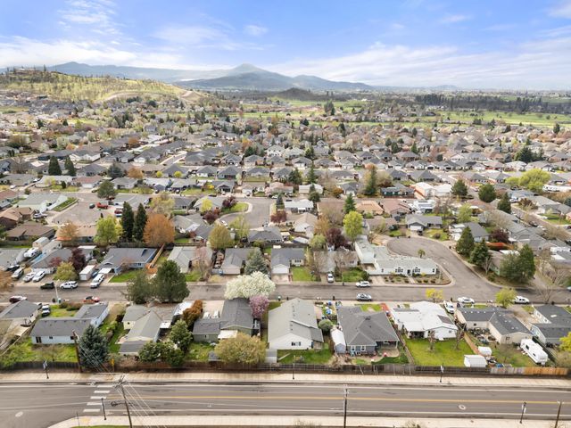 74 Eagle View Drive, Eagle Point, OR 97524