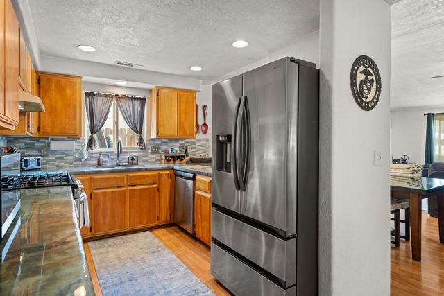 74 Eagle View Drive, Eagle Point, OR 97524