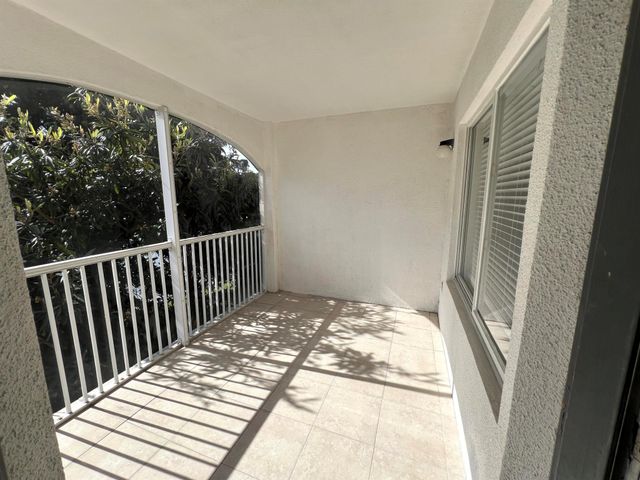 815 W Boynton Beach Boulevard 6-204, Boynton Beach, FL 33426