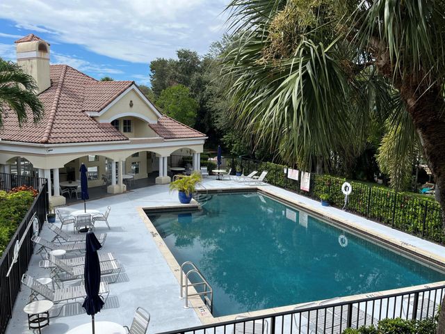 815 W Boynton Beach Boulevard 6-204, Boynton Beach, FL 33426