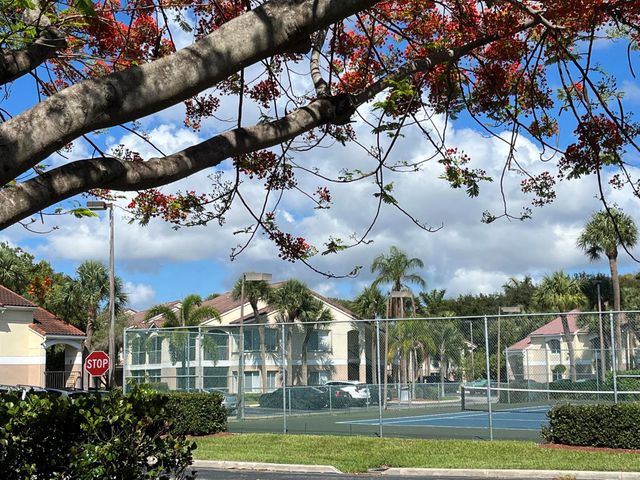 815 W Boynton Beach Boulevard 6-204, Boynton Beach, FL 33426