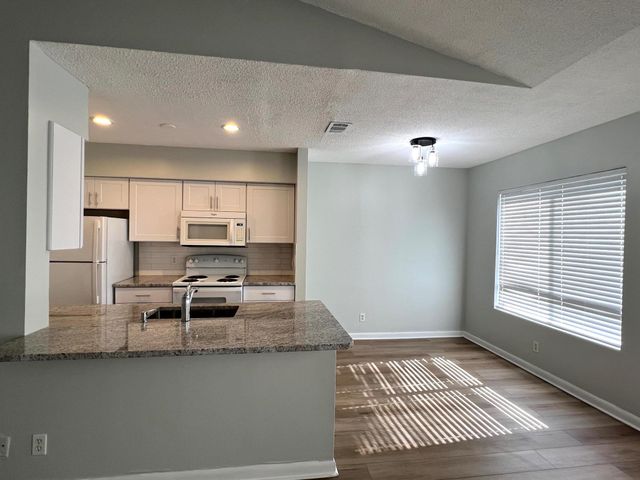 815 W Boynton Beach Boulevard 6-204, Boynton Beach, FL 33426