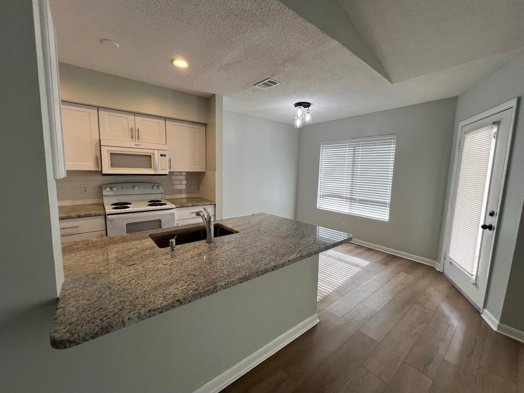 815 W Boynton Beach Boulevard 6-204, Boynton Beach, FL 33426