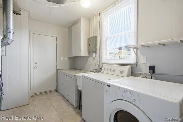 6662 N Gulley Road, Dearborn Heights, MI 48127