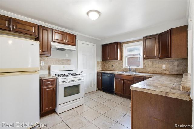 6662 N Gulley Road, Dearborn Heights, MI 48127