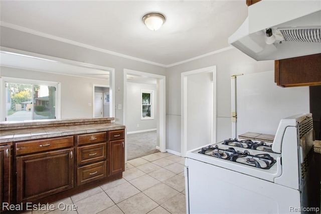 6662 N Gulley Road, Dearborn Heights, MI 48127