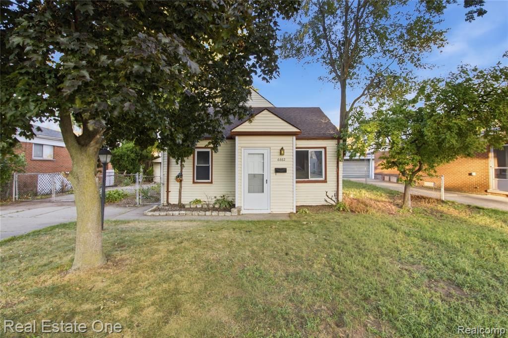 6662 N Gulley Road, Dearborn Heights, MI 48127