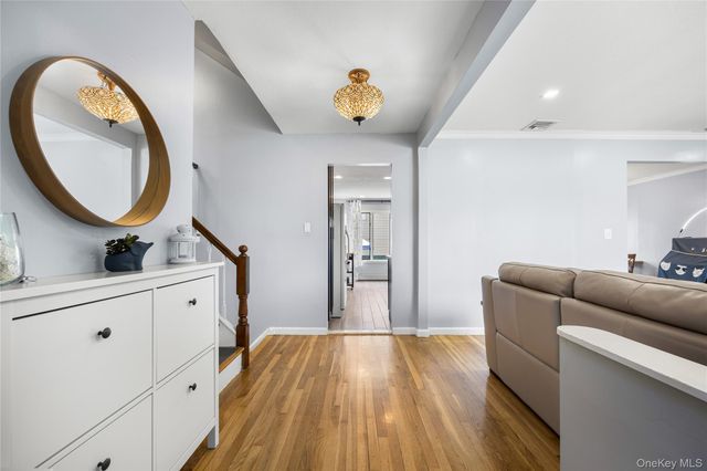 2 York Avenue, Bethpage, NY 11714