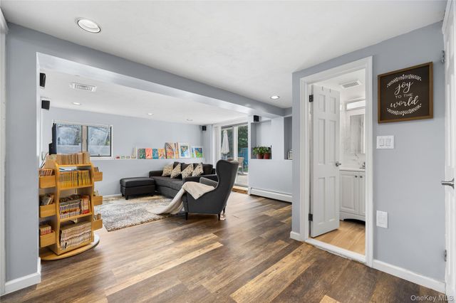 2 York Avenue, Bethpage, NY 11714