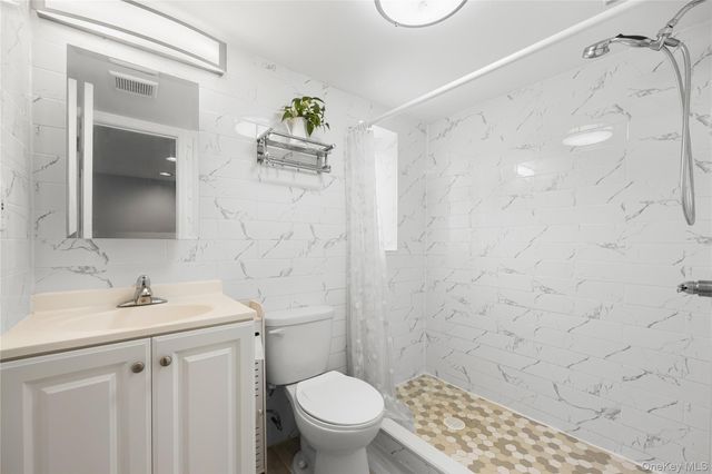 2 York Avenue, Bethpage, NY 11714