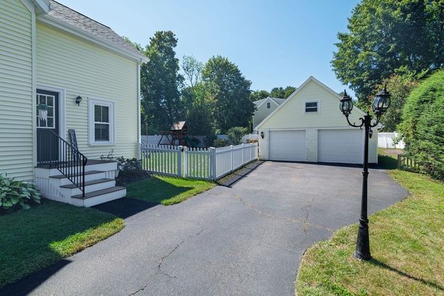 92 Lake Ave, Walpole, MA 02081